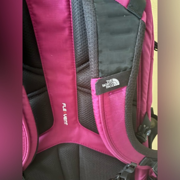 North Face backpack - Picture 3 of 4